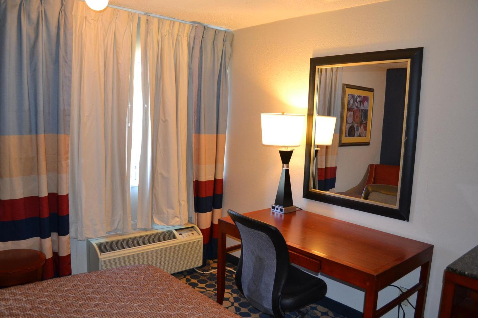 Econo Lodge&Suites Greensboro Exterior foto